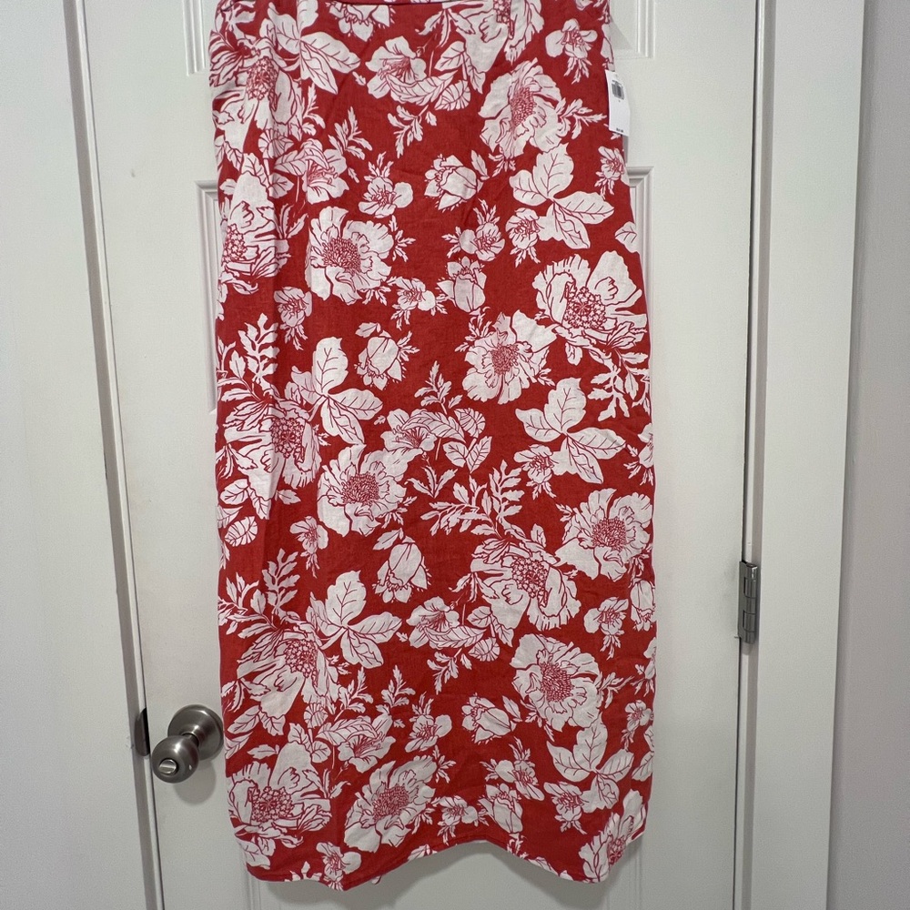 Chic Red Skirt with White Leaf Design